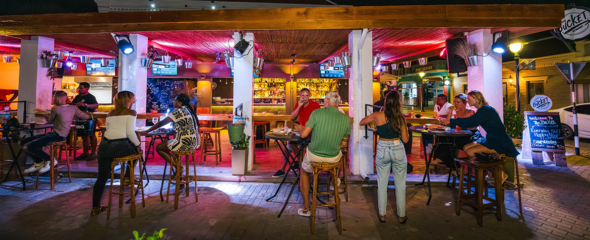 bucket bonaire-bar-restaurant-party-late-night-kralendijk